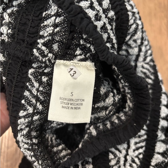 NWOT Blue Rain Black and White Patterned Mini Skirt, Size Small - Picture 4 of 8